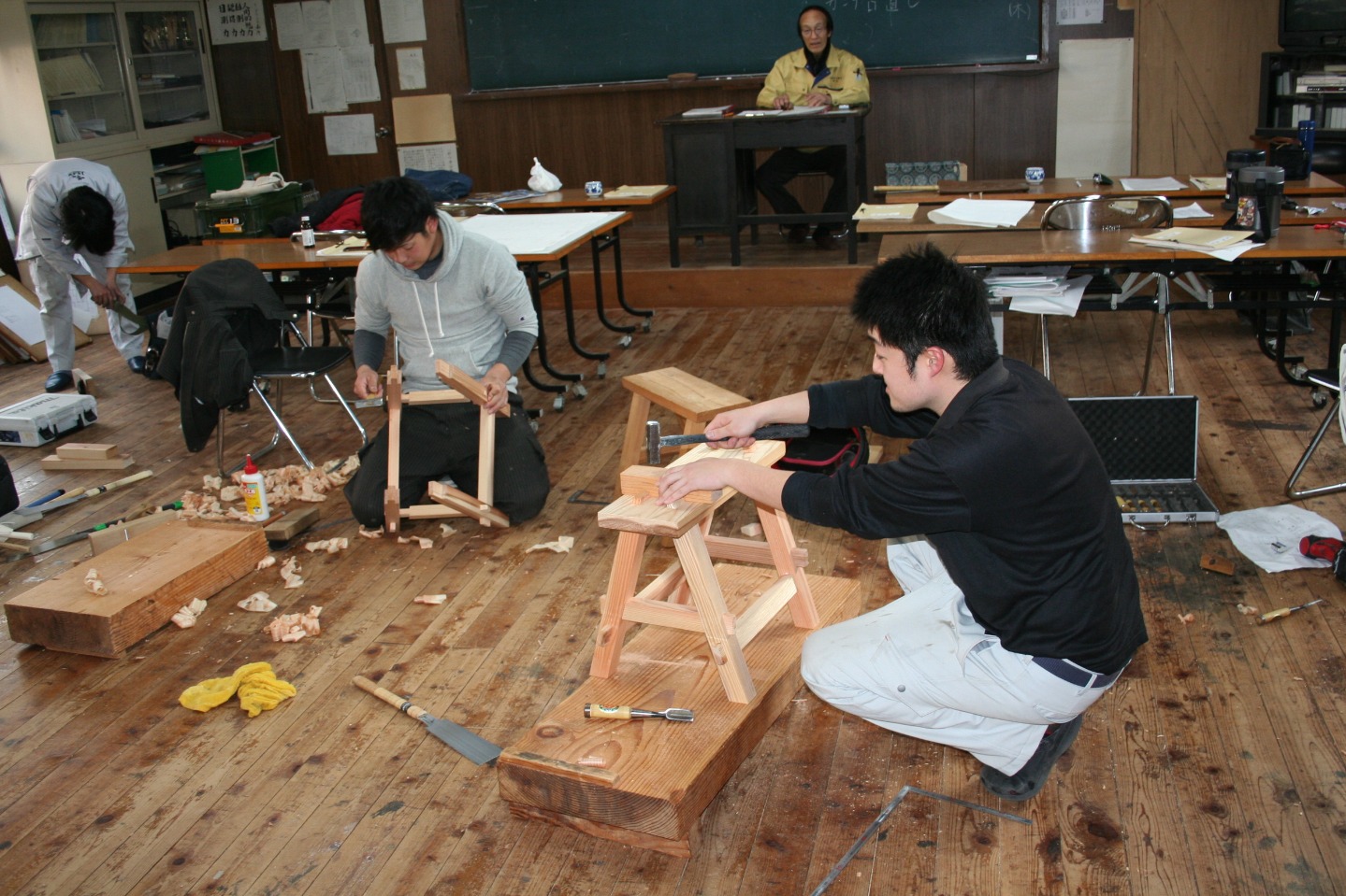 休み時間にみんなで談笑中